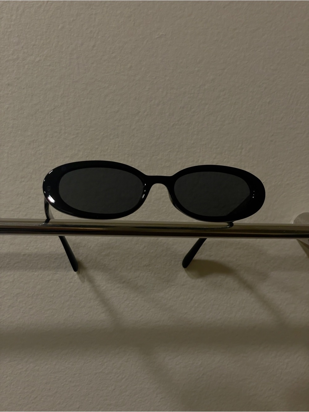 Classic 90s Black Oval Women’s Sunglasses